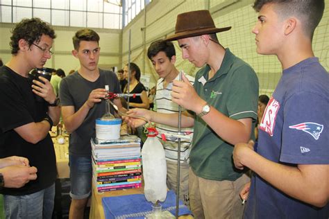 Feira Do Conhecimento Surpreende Experimentos E Projetos