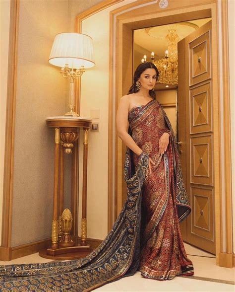 Pin by 𝙨𝙖𝙣𝙖𝙢 on Aliaa Bhatt in 2024 Saree look Indian bridal fashion