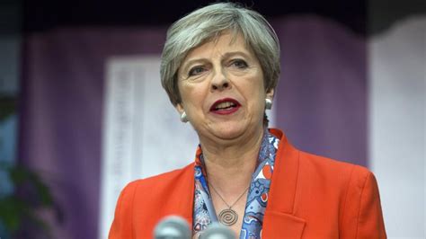 Theresa May guanya però perd la majoria absoluta