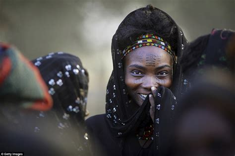 The Wodaabe Wife Stealing Festival Where Men Dress Up To Take Each Others Women Daily Mail Online