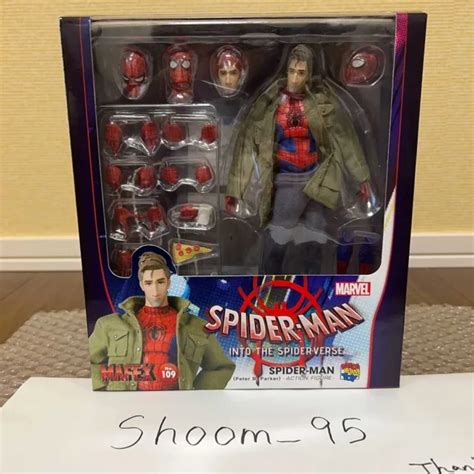 MAFEX NO 109 SPIDER MAN Peter B Parker INTO THE SPIDER VERSE MEDICOM