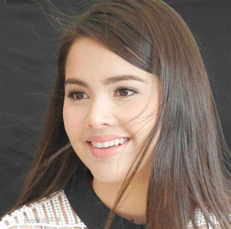 Yaya Urassaya Sperbund นางแบบ นักแสดงหญิง แฟนพันธุ์แท้