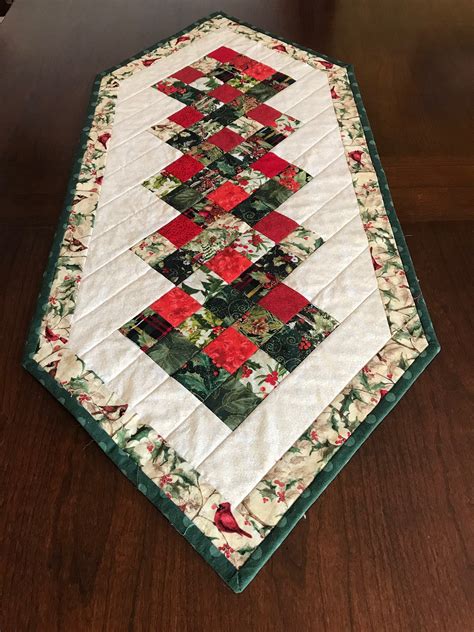 Christmas Cardinal Table Runner Etsy Quilted Table Runners Christmas Quilted Table Runners