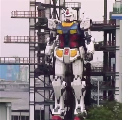 Un Enorme Robot Gundam Di 18 Metri Si Muove Per La Prima Volta Nella