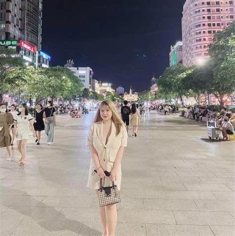 Nữ sinh Hải Dương sở hữu vòng một khủng cm khoe full ảnh diện bikini trên biển khiến dân