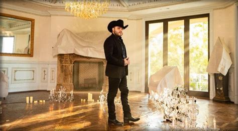 Gerardo Ortiz Presenta Su Nuevo Sencillo Y Video Y A Mi Que Me Queda