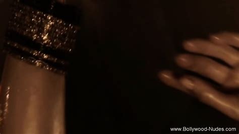 Slow And Sensual Bollywood Babe Dances Gracefully India Babe