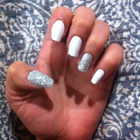 Blanco y Plateado Uñas brillantes Nail Designs Make Up Flower