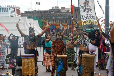 Encienden Alumbrado Por Los A Os De Resistencia Ind Gena Fotos