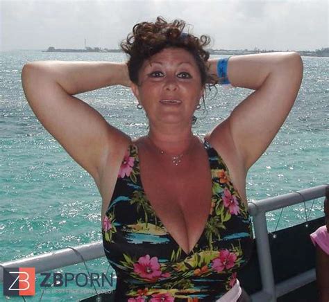 Granny Plumper Beach ZB Porn