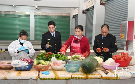 守护舌尖上的安全！梅州平远开展食品安全“你点我检”活动市场抽检检测室