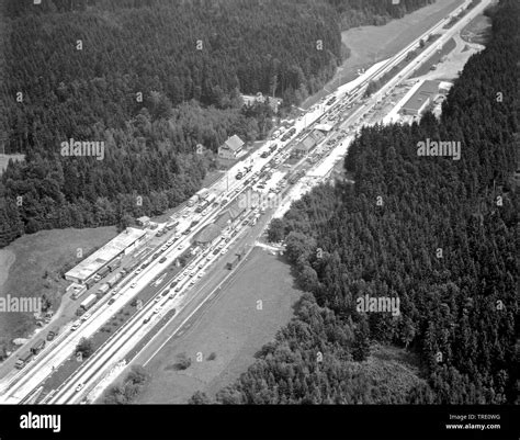 Grenze zwischen Deutschland und Österreich an der Autobahn A 8 in ...