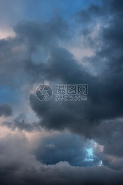 暴风雨前多雨云的天空高清图片下载 正版图片503435396 摄图网