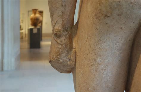 New York Kouros Detail Of Left Fist Marble Statue Of A Ko Flickr