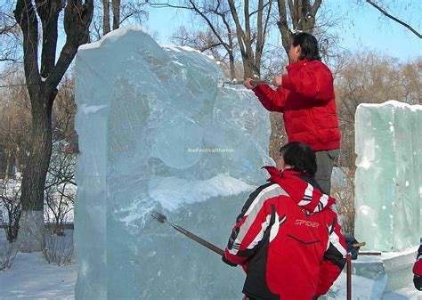 Sculptors Are Making Ice Sculptures in Harbin - Harbin Ice Festival ...