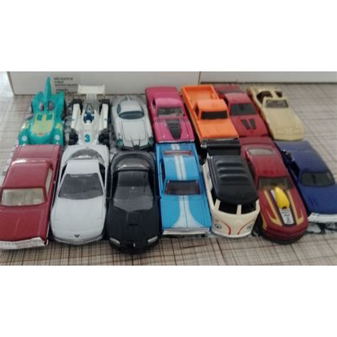Lote 14 Miniaturas Escala 1 64 Hot Wheels Maisto Welly E