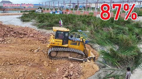 The Best Bulldozer SHANTUI DH17C2 Filling Up Land Huge Dump Truck