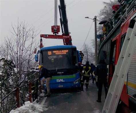 Paura A Mandello Bus Fuori Strada