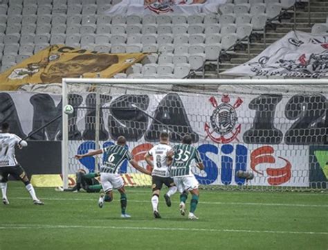 Em Jogo Marcado Por Falhas Da Arbitragem Corinthians Vence O Coxa Em