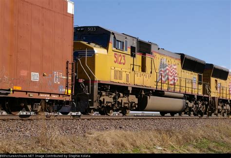 UP 5123 AT INA ILL