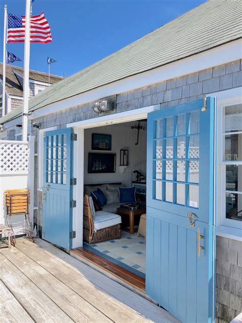 Nantucket Friday Favorites Boathouse Chic In 2020 Country Cottage