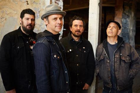 The Bouncing Souls、2023年3月リリースのニュー・アルバムから「ten Stories High」のミュージックビデオを