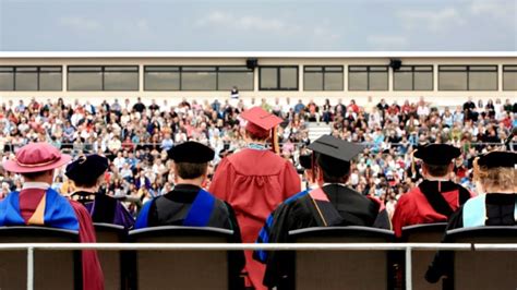 4 Teachable Moments from Middle and High School Graduation Speeches ...