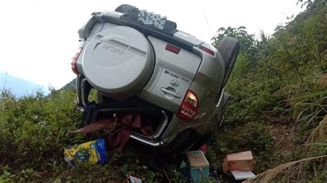 快訊／藤枝林道轎車墜落邊坡 2人無生命跡象3輕傷 Yahoo奇摩汽車機車