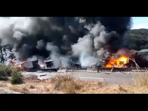 ARCO NORTE APARATOSO ACCIDENTE ENTRE 3 TRÁILERES DEJA UN MUERTO Y