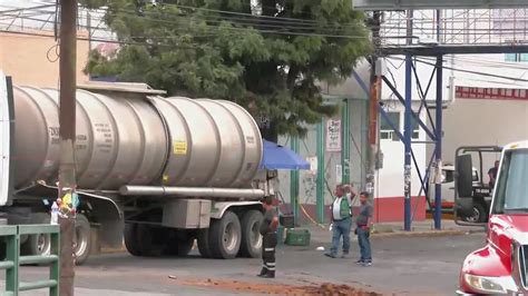 Edomex Evacuan A Habitantes De Naucalpan Por Volcadura De Pipa