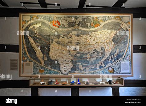 Mappa Mondiale Del 1527 Con I Vari Minerali Per La Produzione Di