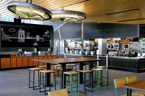 How Shake Shack Uses Store Design To Feed The Millennial Craving For