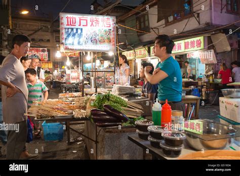 Shanghai night food market hi-res stock photography and images - Alamy