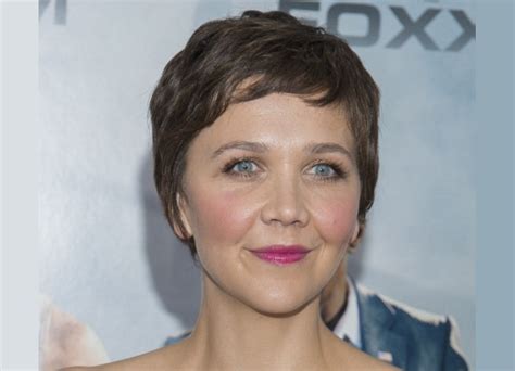 Maggie Gyllenhaal's short pixie cut with femininity