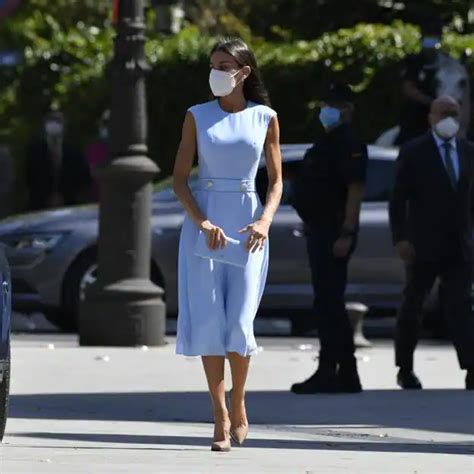 El Vestido Made In Spain De La Reina Letizia En Sevilla Que Hace M S