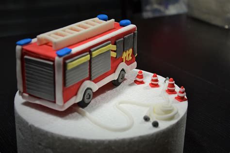 Feuerwehr Torte Feuerwehr Torte Elegante Torten Geburtstagstorten