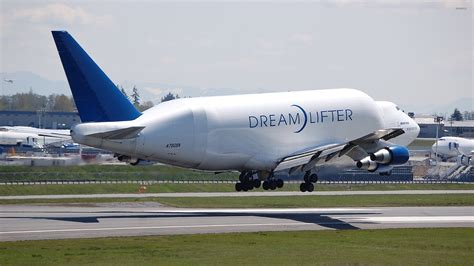 Boeing Dreamlifter taking off wallpaper - Aircraft wallpapers - #50763