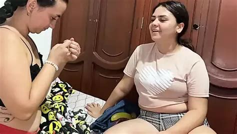 Gepassioneerde Voorbinddildo Neuken Met Een Prachtige Zwangere Brunette En Haar Sexy Zwarte