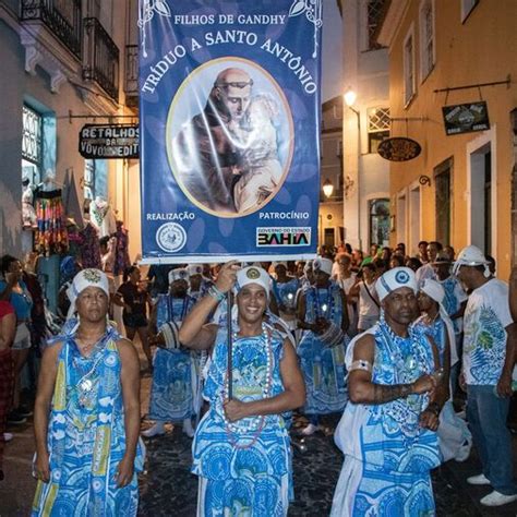 Afoxé Filhos de Gandhy promove celebração em homenagem a Santo Antônio