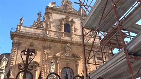 Procedono A Modica I Restauri Dei Santoni Della Scalinata Del Duomo