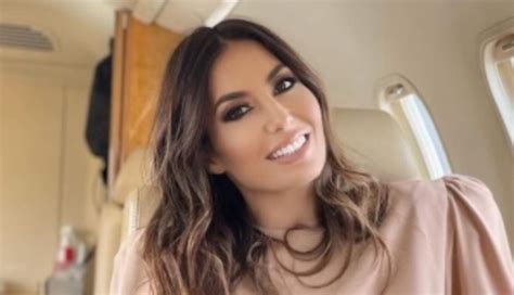 Elisabetta Gregoraci A Dubai In Vacanza In Bikini Mostra Curve Spaziali