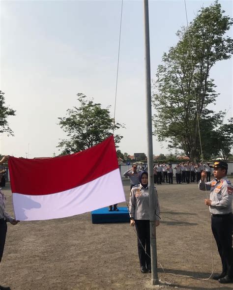 Dinas Perhubungan Melaksanakan Upacara Peringatan Hari Pahlawan