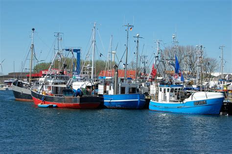 Fischkutter Im Hafen Von Burg Auf Fehmarn Foto And Bild Landschaft