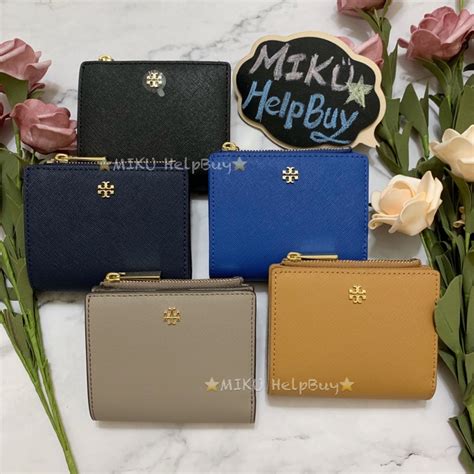 【tory Burch】tb Emerson 經典 立體雙t Logo 防刮牛皮 對折 釦式 短夾 蝦皮購物