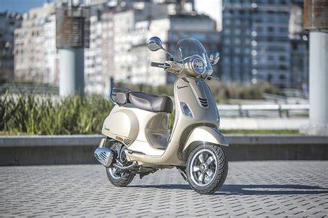 Vespa Classic VXL 150 Elegante Ficha Técnica Velocidad y Opiniones