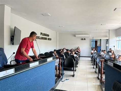 Câmara de Barra Mansa recebe alunos do Colégio Washington Luiz Câmara