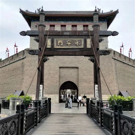 Xi’an City Wall: Explore China’s Historic Marve