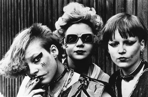 26 Pictures That Show Just How Hardcore 70s Punk Really Was Punk