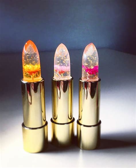 People Are Going Crazy About This Lipstick With Real Flowers Inside