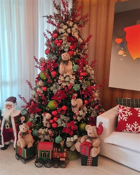 A Christmas Tree Decorated With Teddy Bears And Ornaments